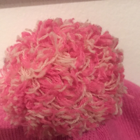 Super Cute Pink and White Montreal Canadians Womans Hockey Toque With pom pom - Picture 3 of 4